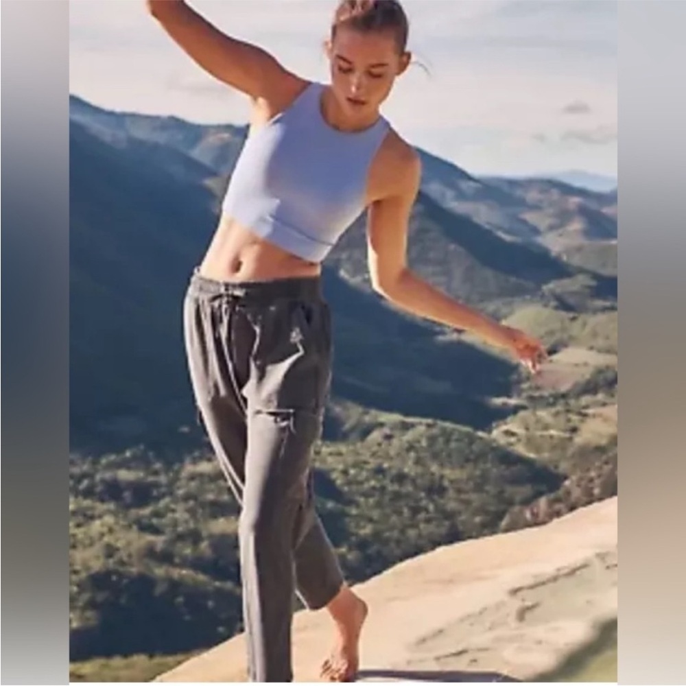 📦 Athleta Farallon Cargo Crop - Picture 9 of 10